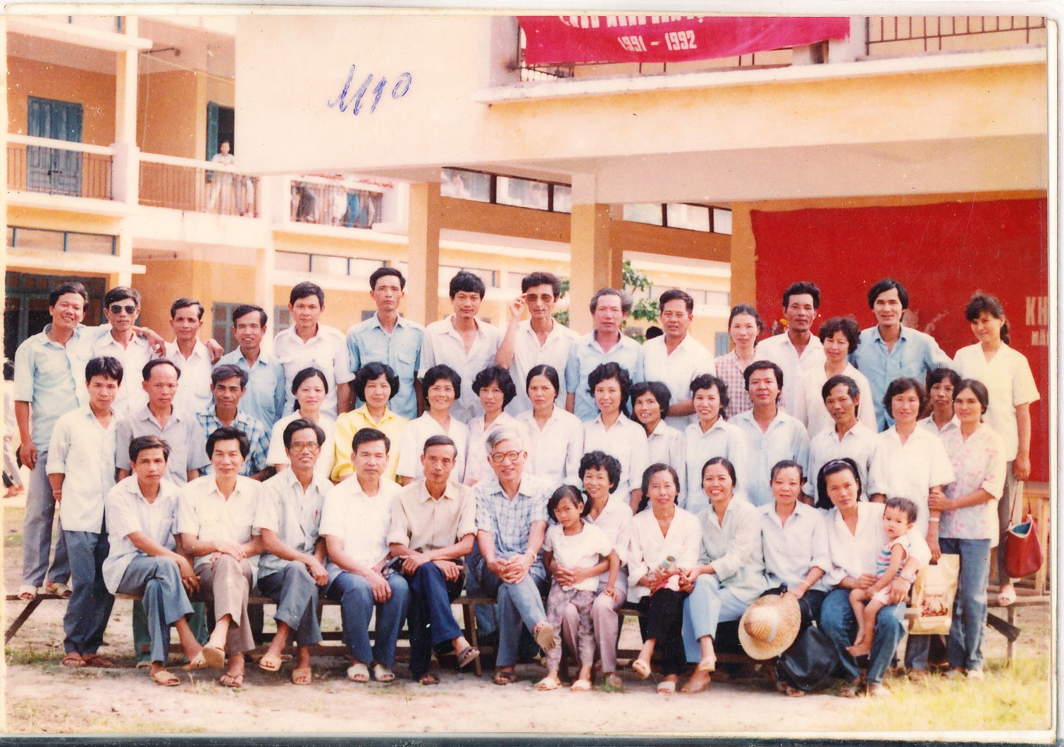 Ảnh tập thể giáo viên